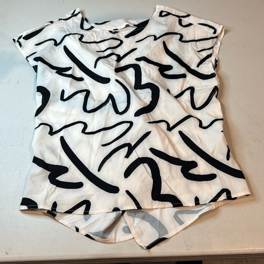 Bite and black dress blouse M